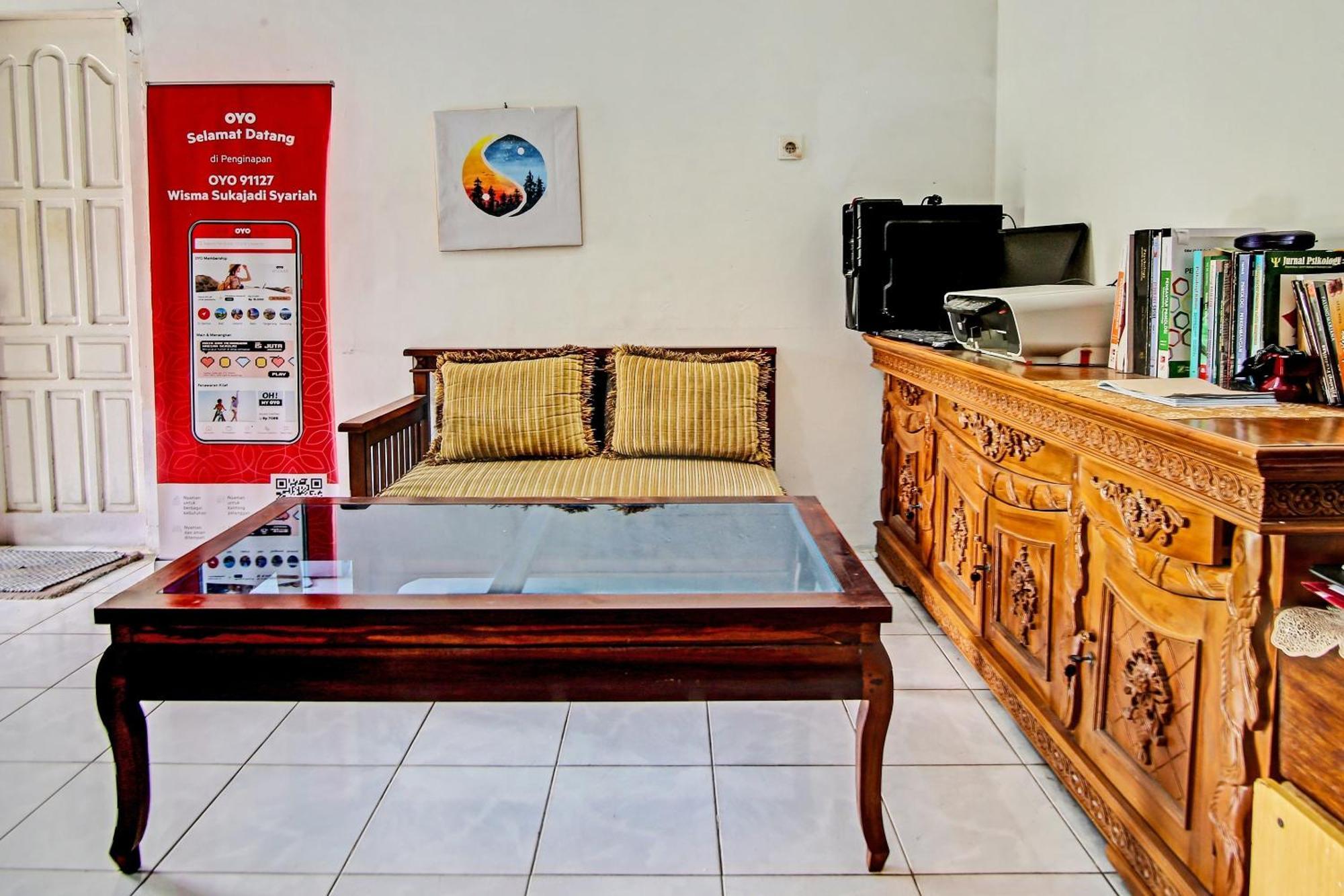 Oyo Life 91127 Wisma Sukajadi Syariah Perabumulih Exteriör bild