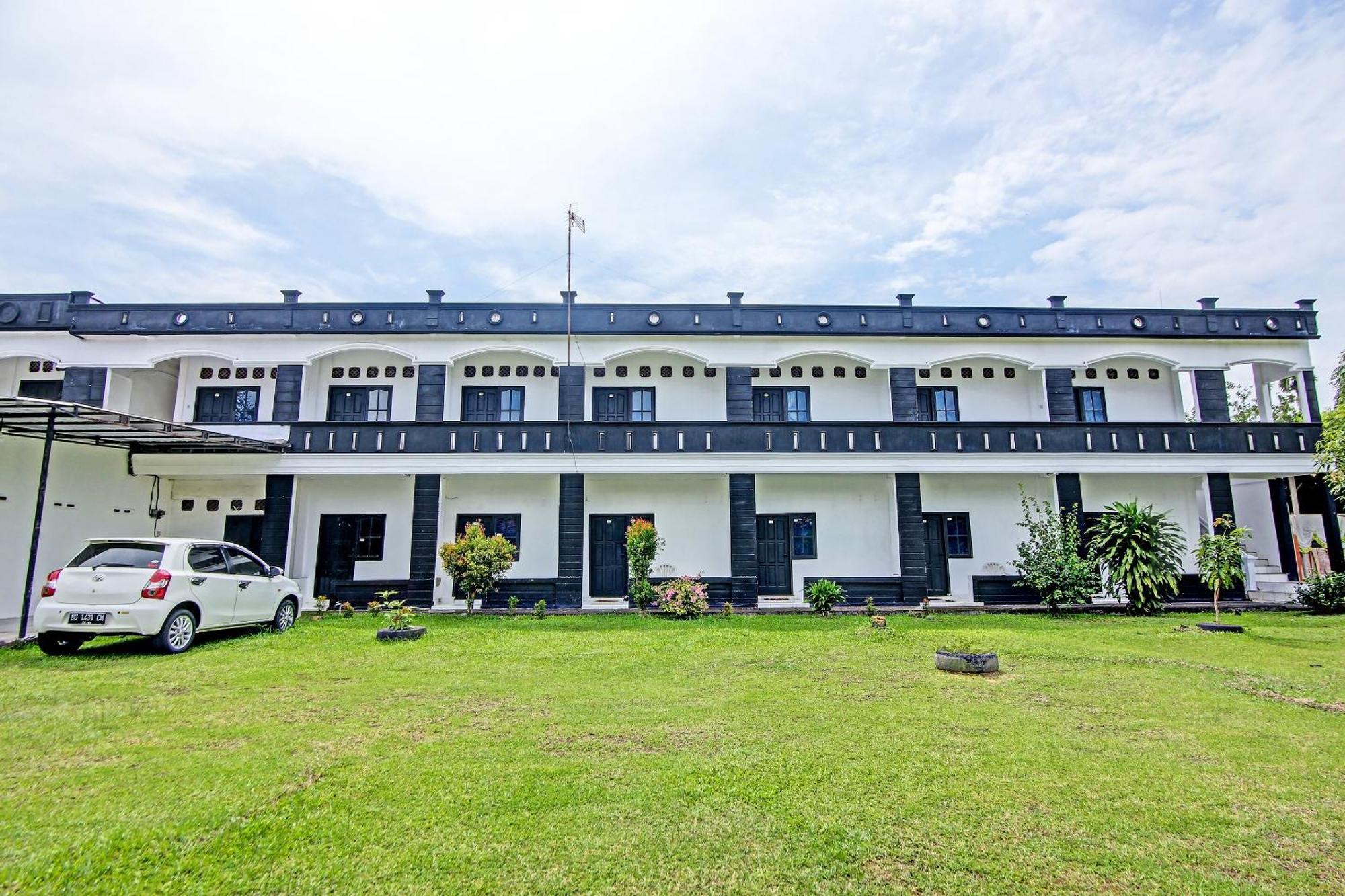 Oyo Life 91127 Wisma Sukajadi Syariah Perabumulih Exteriör bild