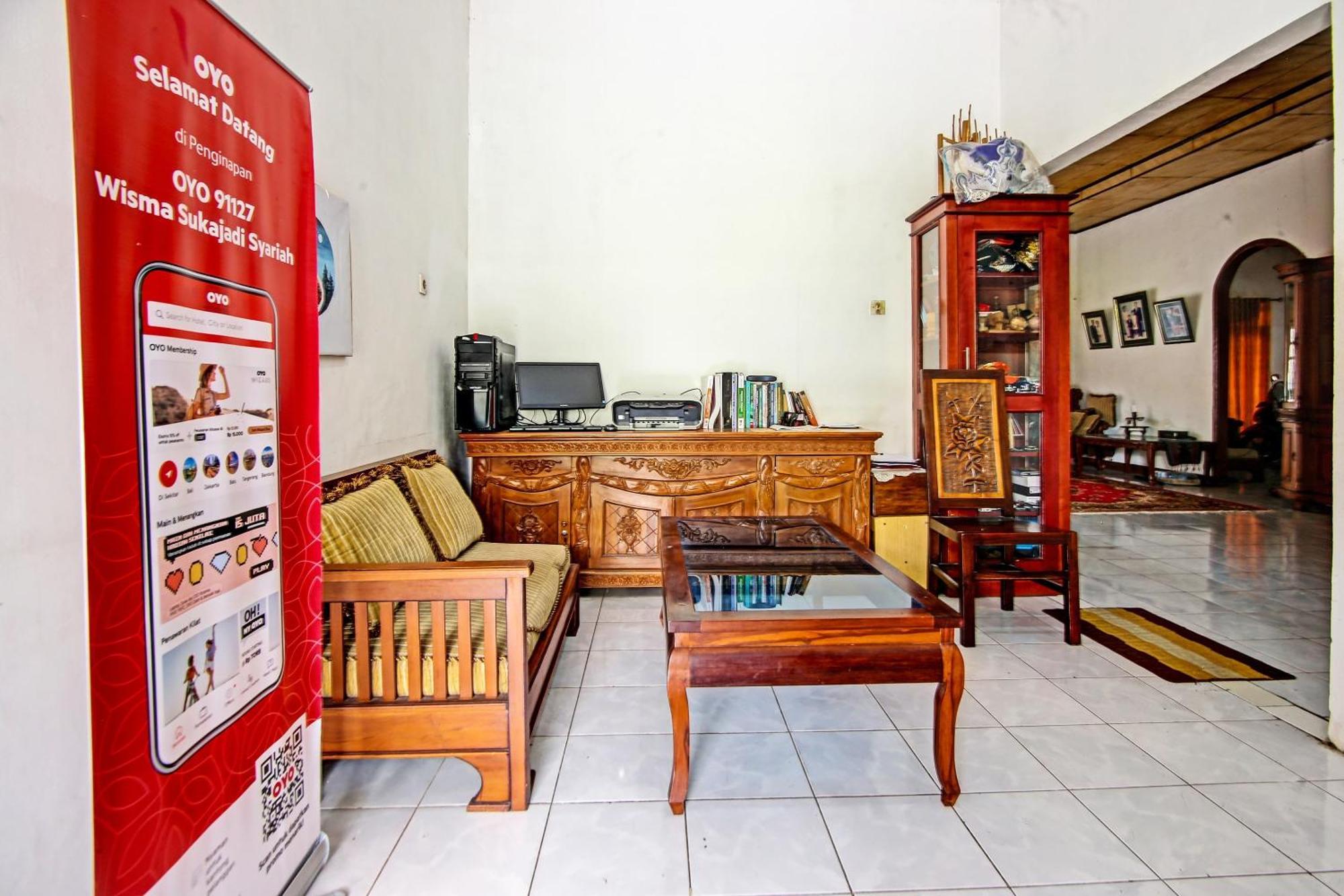 Oyo Life 91127 Wisma Sukajadi Syariah Perabumulih Exteriör bild
